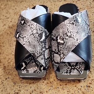 NEW IN KATY PERRY CHECKED IN SLIDE SNAKE EMBOSSED SIZE-8.